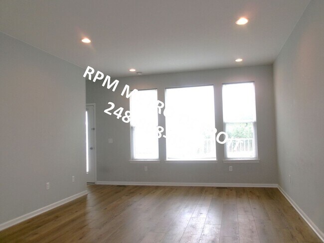 Building Photo - Modern 2021-Built Townhouse Condo in Prime...