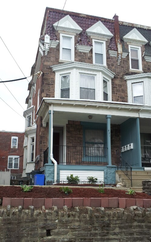Primary Photo - 431 E Walnut Ln