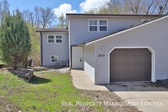 Building Photo - Spacious 3 Bedroom Duplex on the East Side...