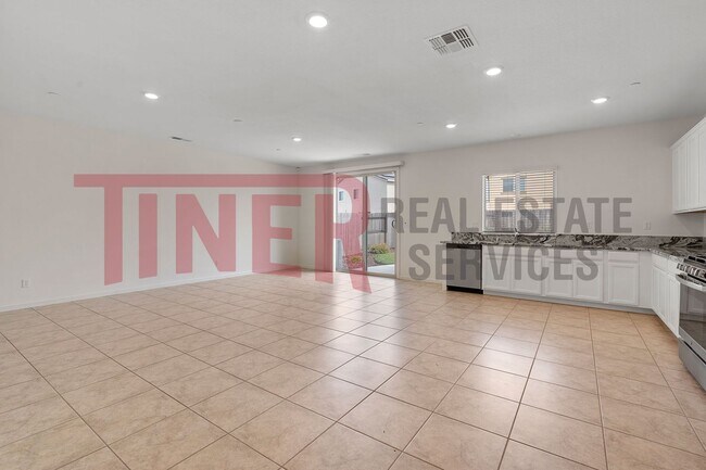 Foto del edificio - 8288 Schellhous Dr