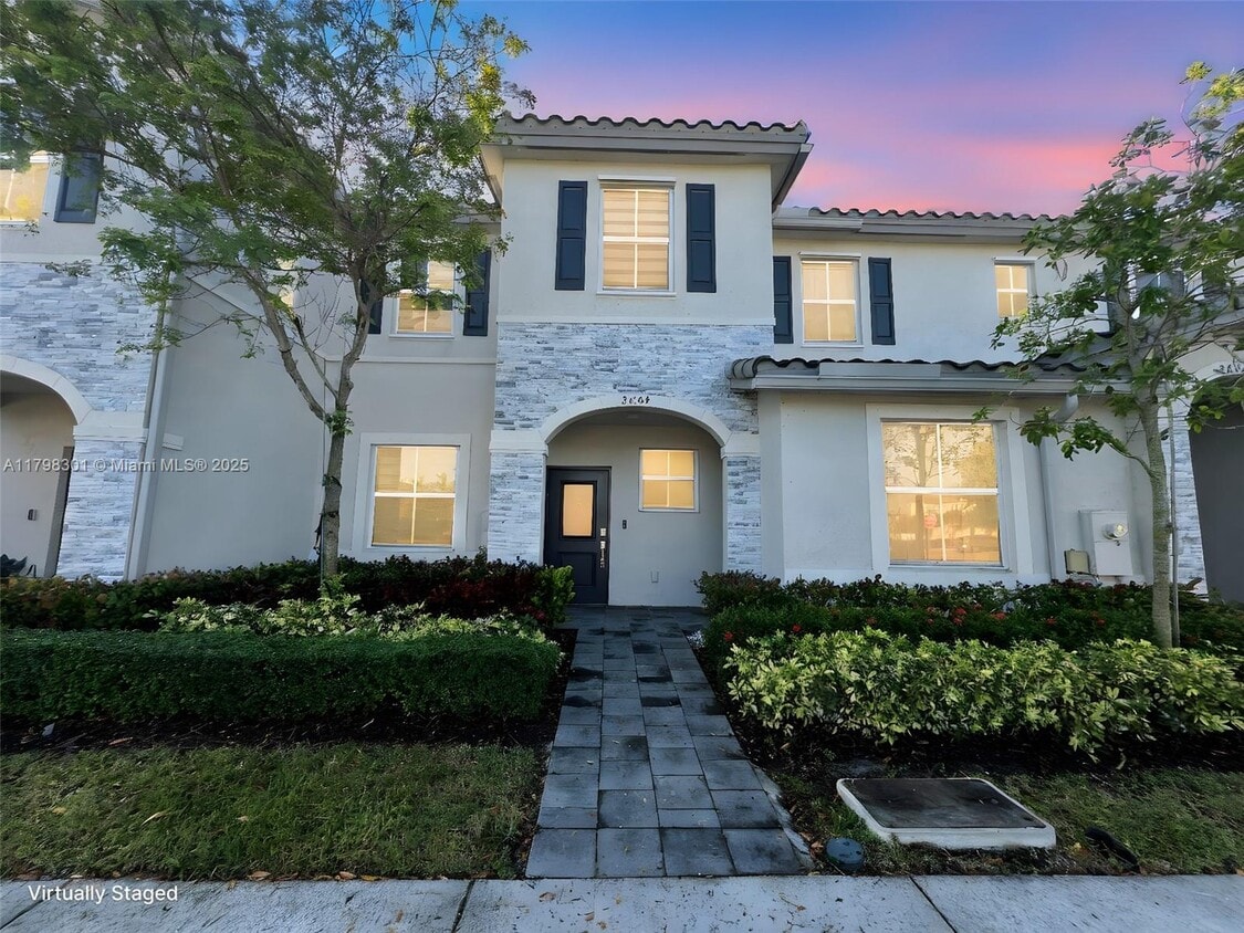 Foto principal - 2664 SE 15th St