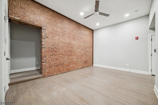 Building Photo - 28 W Main St