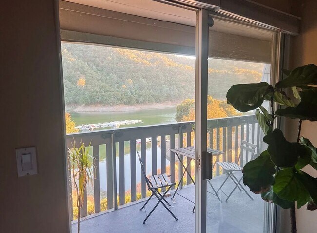 Foto del edificio - 3336 Harbor Cir