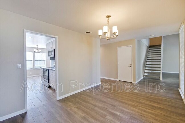 Building Photo - 4031 Villa Vista