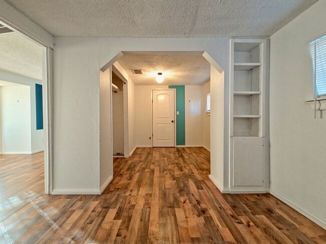 Building Photo - 2601 25th St