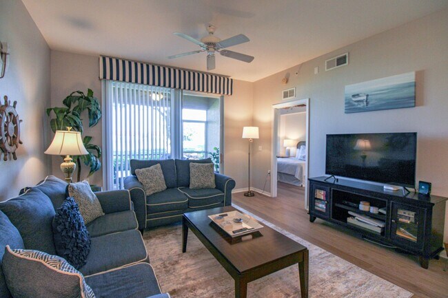 Foto del edificio - **CYPRESS WOODS COUNTRY CLUB **FULLY-TRANSFERRABLE BUNDLED GOLF UNIT ** FURNISHED SEASONAL RENTAL**