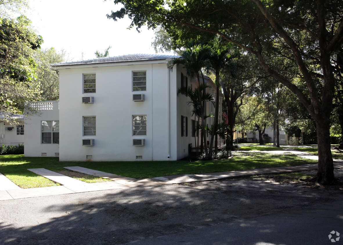 Building Photo - 444 Malaga Ave