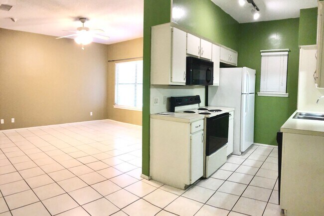 Foto del edificio - PRE-LEASE 2025/2026: Windtree Condos 60% C...