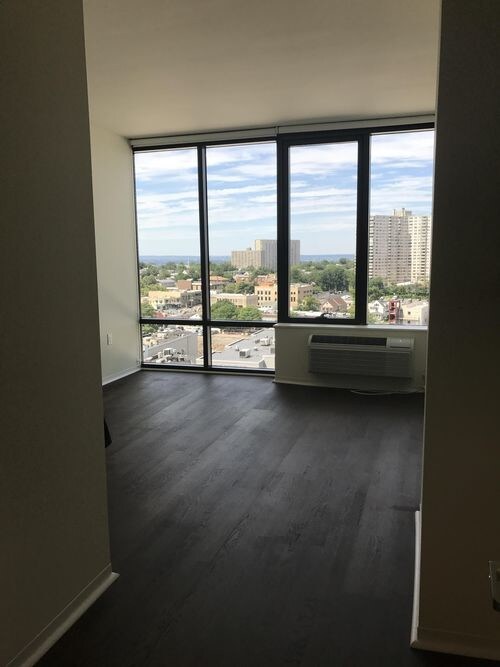 Building Photo - 2020 Martha Washington Way