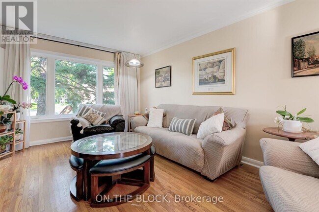 Photo du bâtiment - 534 Midland Ave