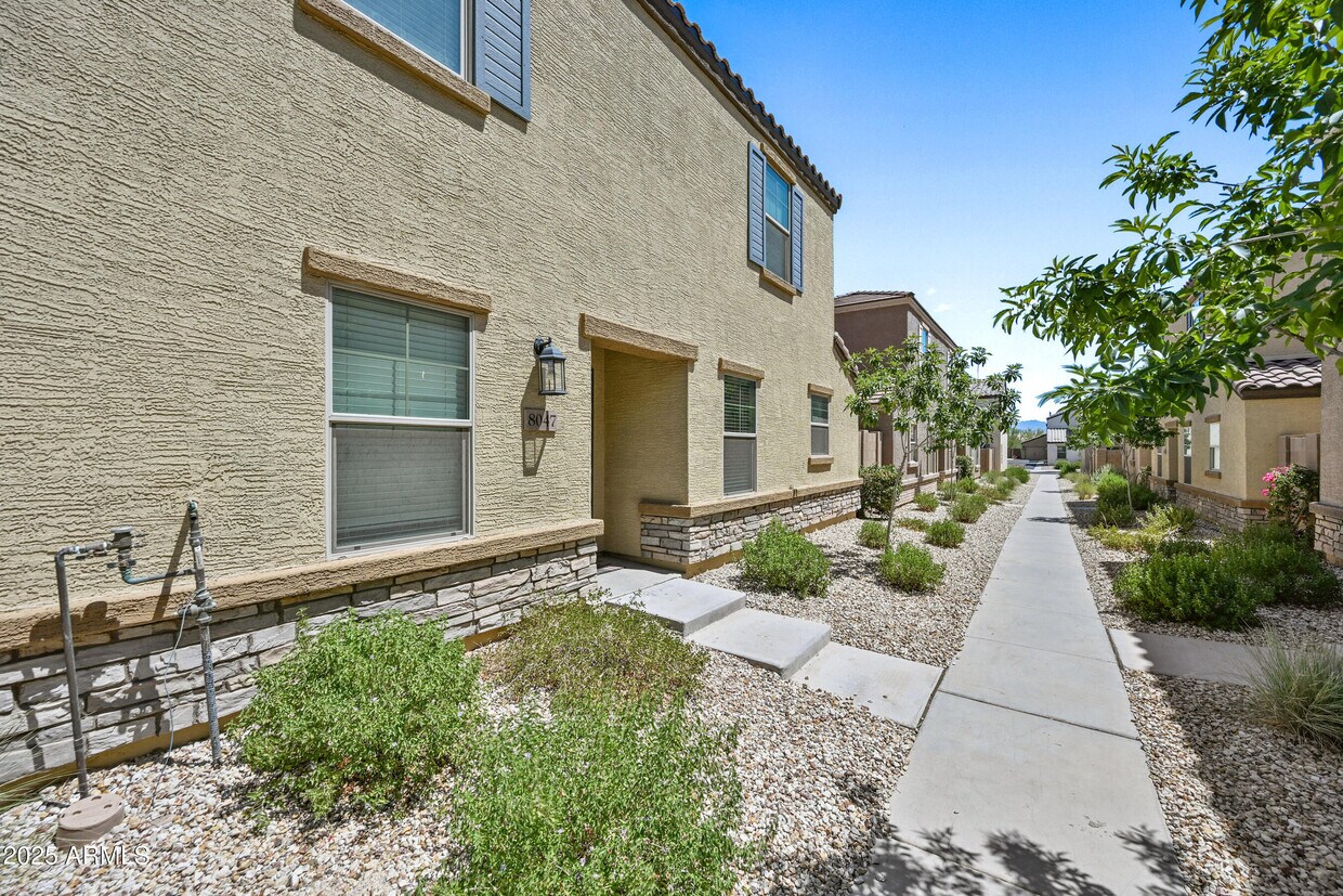 Primary Photo - 8047 W Albeniz Pl