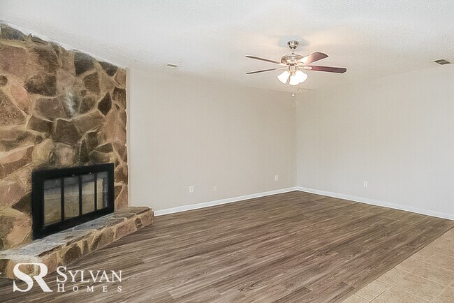 Foto del edificio - Do not miss out on this cute 3BR, 2BA home