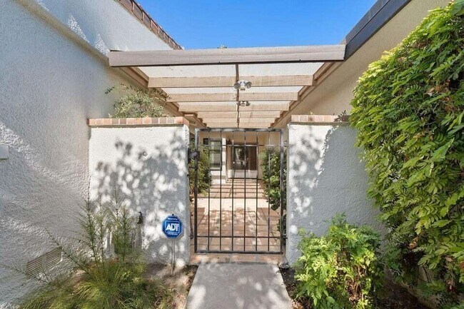 Building Photo - 119 Torremolinos Dr