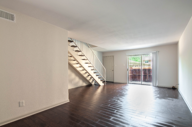 Building Photo - 2570 Sweetgum Ln