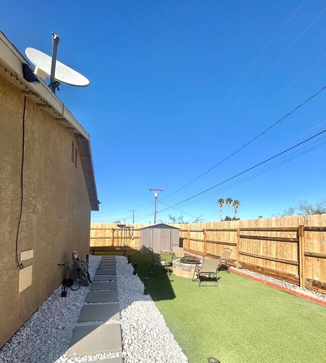 Foto del edificio - Gorgeous 3 Bedroom 2 Bathroom Home with Solar