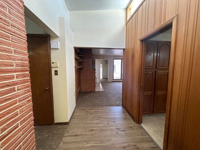 Foto del edificio - Single Family Home four bedroom