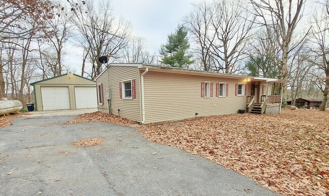 Building Photo - 3 Bed / 1 Bath Single Family Home