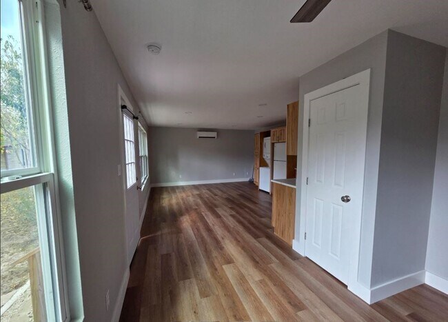 Foto del edificio - 505 East Ln