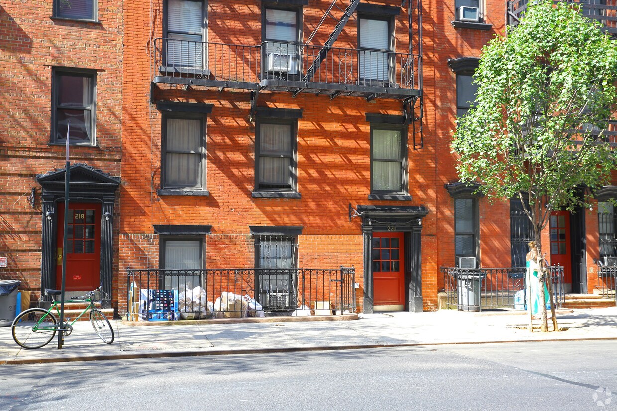Foto del edificio - 220 W 17th St