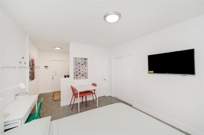 Foto del edificio - 770 NE 123rd St