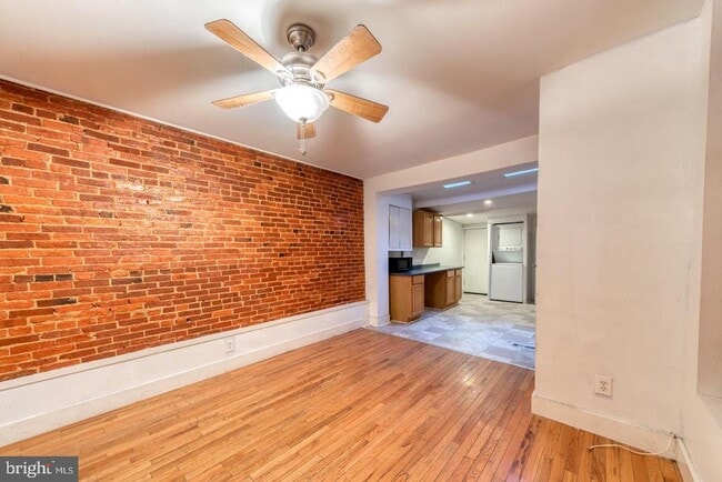 Building Photo - 502 S Glover St