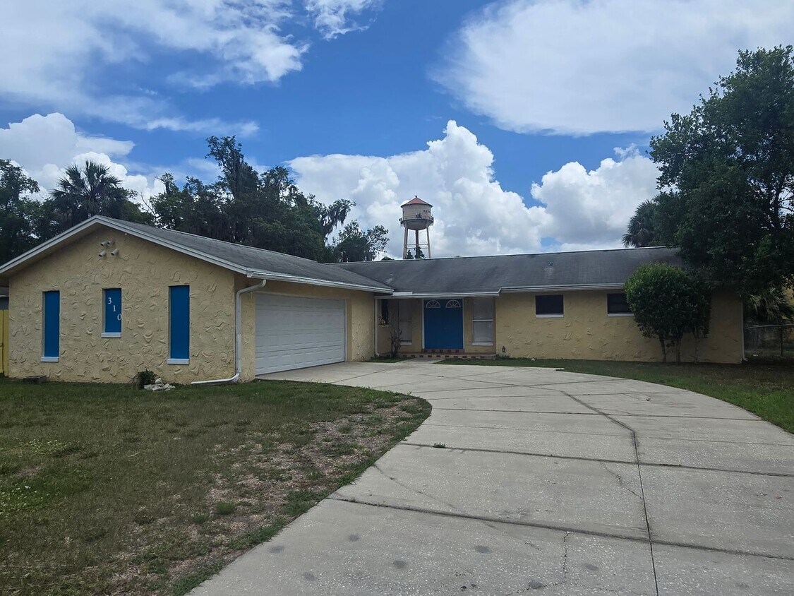 3 bed / 2 bath plus den Home in Eatonville - 3 bed / 2 bath plus den Home in Eatonville