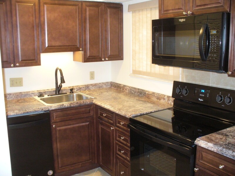 Foto principal - 214 E Tompkins St