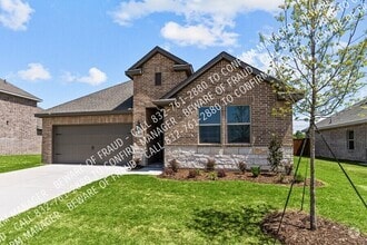 Building Photo - 2229 Maple Ridge Dr