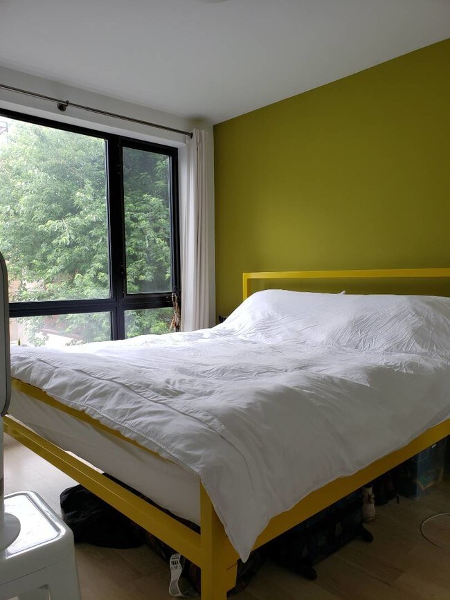 Building Photo - 1094 Madison St