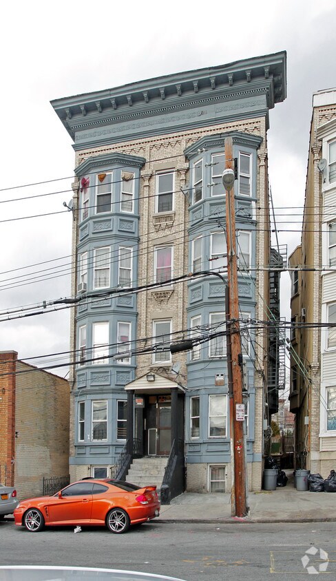 Primary Photo - 123 Ludlow St