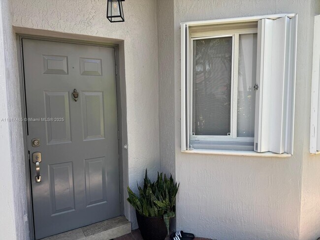 Foto del edificio - 5083 NW 116th Ave