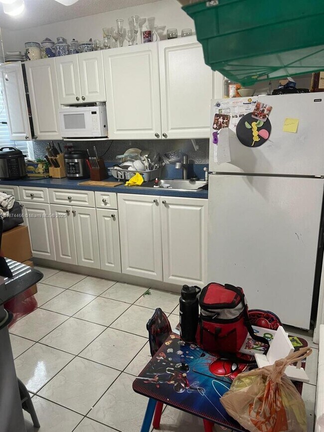 Building Photo - 6538 W 2nd Ct