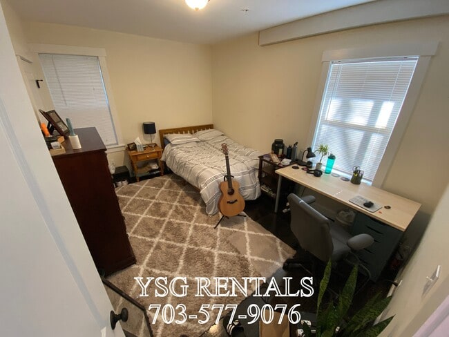 Building Photo - 194 Hillside St