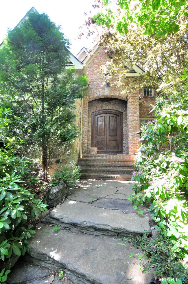 Building Photo - 22 Thronebrook Rd