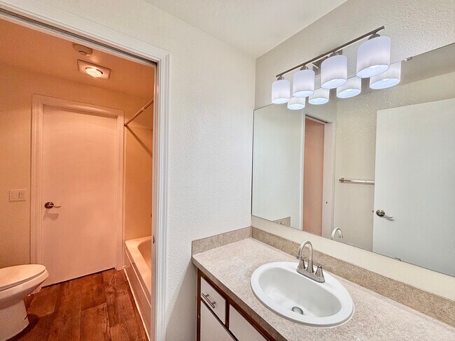 Foto del edificio - 21901 58th Ave W