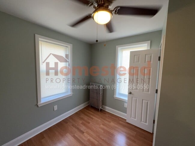 Building Photo - 15 E Elm St