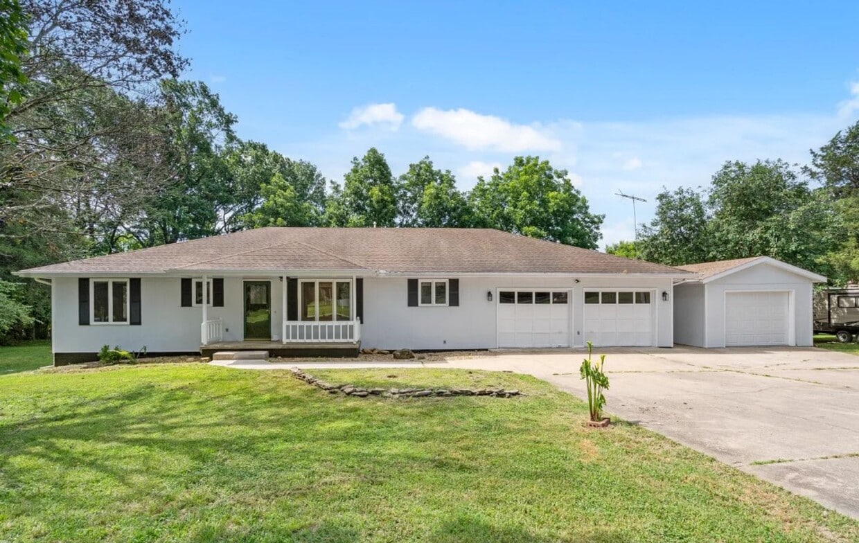Primary Photo - Lake House Rental