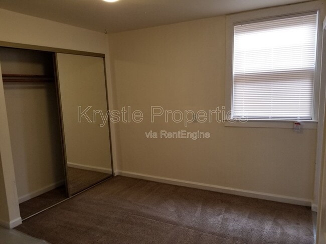Building Photo - 505 Hichborn St