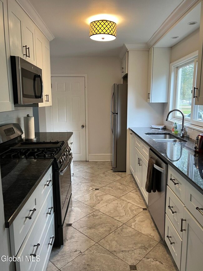 Foto del edificio - 223 Lake Ave