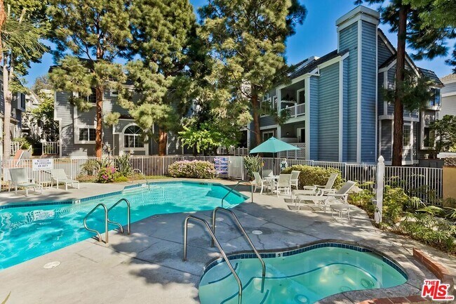 Foto del edificio - 8500 Falmouth Ave