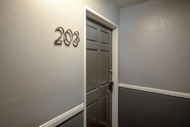 Foto del edificio - 2 Bedroom/ 2 Bath Condo In The Heart of Gl...