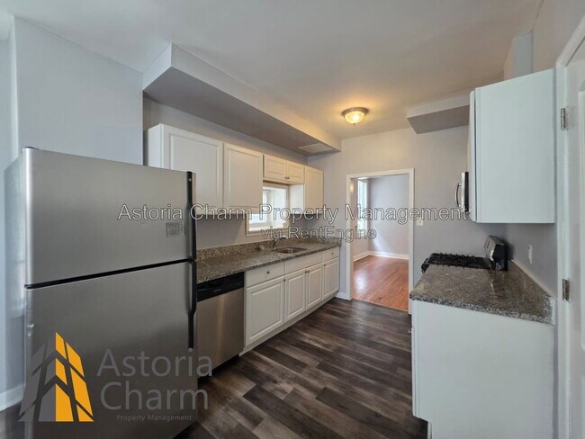 Building Photo - 607 E 41st St