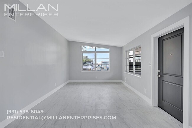 Foto del edificio - 325 Capri Blvd