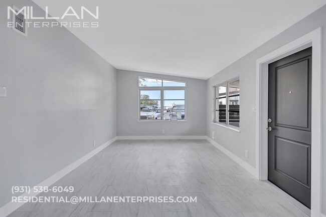 Building Photo - 325 Capri Blvd