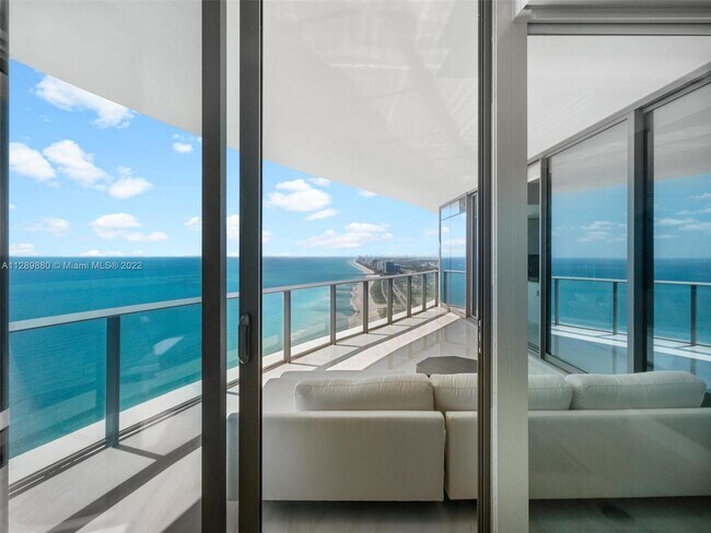 Foto del edificio - 15701 Collins Ave