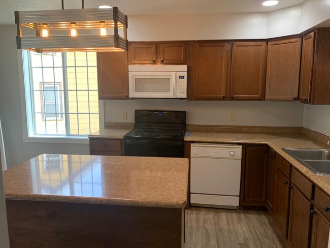 Kitchen - 537 W Wisconsin St