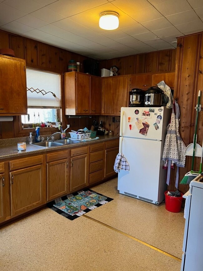 Building Photo - 1202 S Park Ave