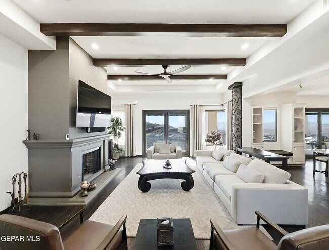 Building Photo - 444 San Clemente Dr