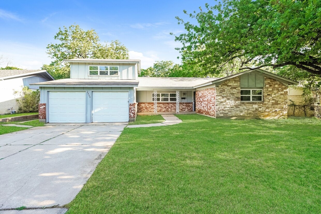 Newly Renovated Single Family Home | 4 BR/2BA | Car Covered Parking | With 2 living areas - Newly Renovated Single Family Home | 4 BR/2BA | Car Covered Parking | With 2 living areas