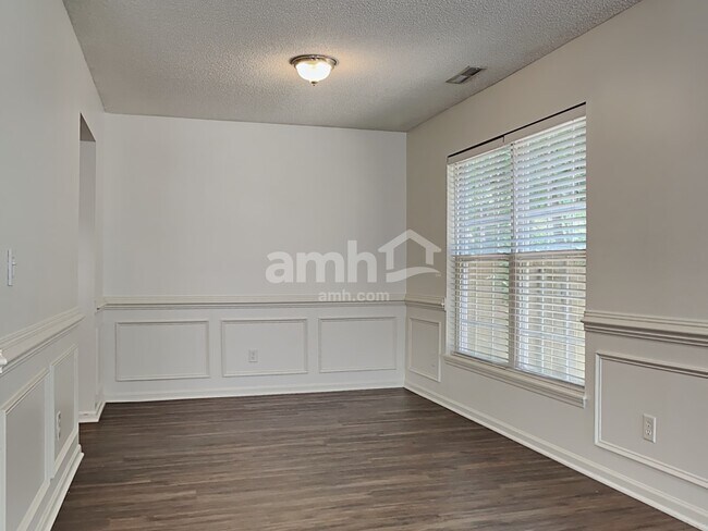 Building Photo - 325 Sunburst Way